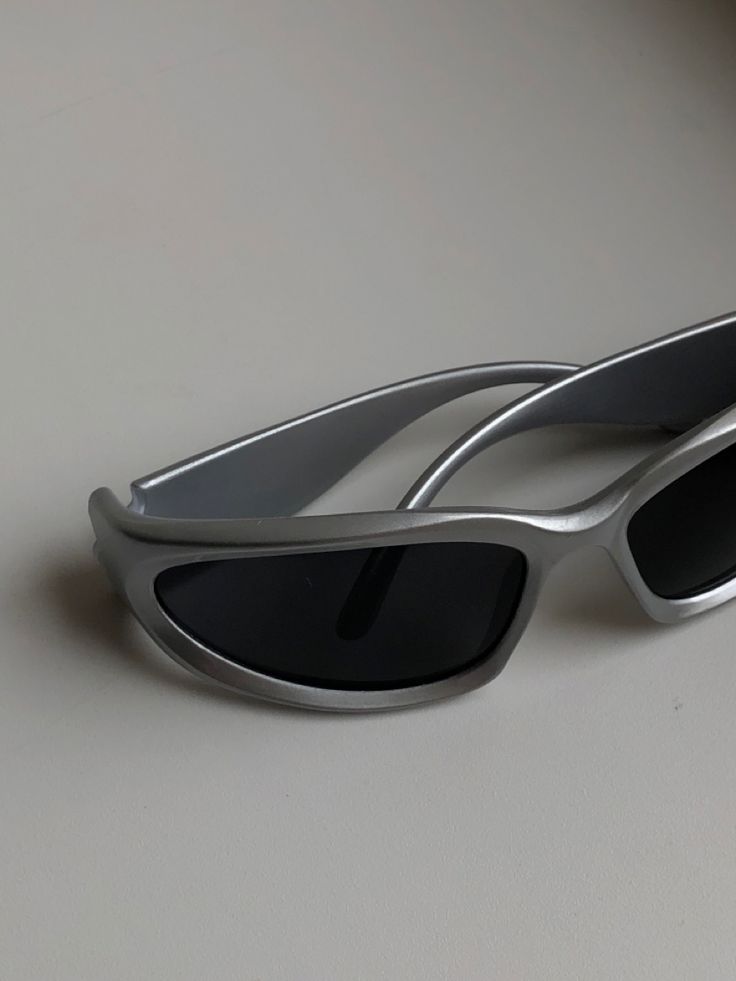 Glint in Black